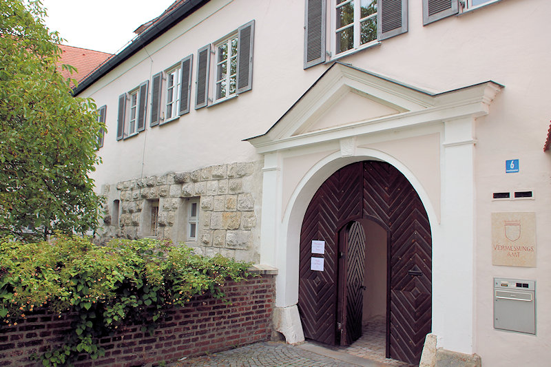 Klassizistisches Tor zur Vorburg