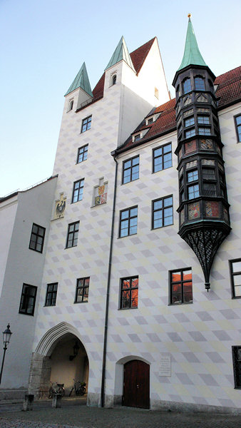 Burgstock und Affenturm