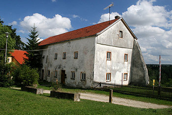 Wohngebäude angelehnt an Bering