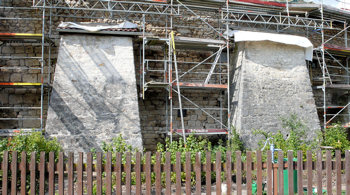 St&uuml;tzpfeiler der Ringmauer (zum Vergr&ouml;&szlig;ern anklicken!)