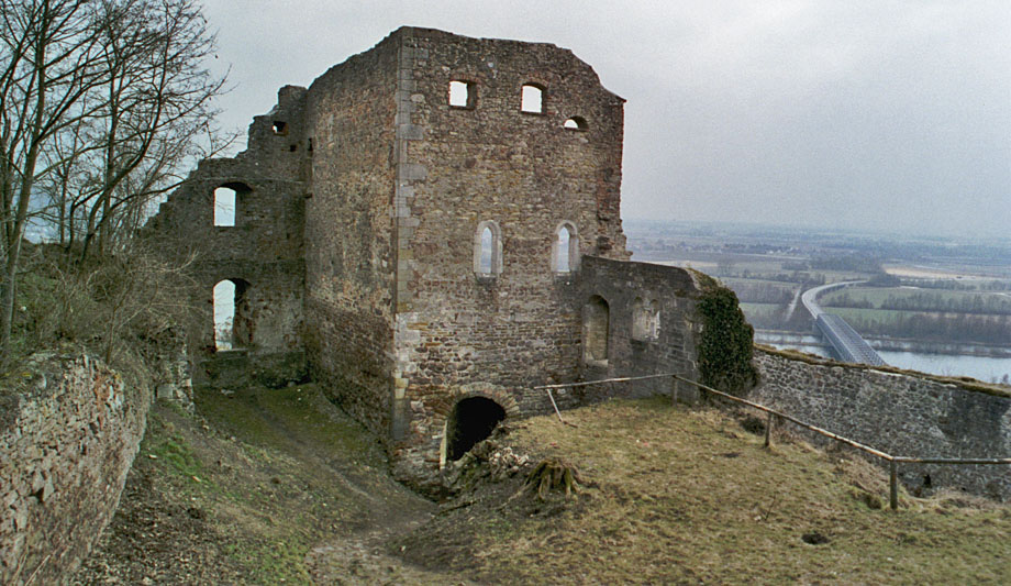 Kapellenturm vom oberen Palas aus