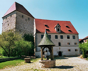 Bergfried 1 mit Kasten (zum Vergrößern anklicken!)