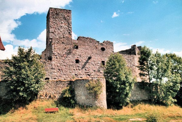 Drnitz, Bergfried, Zwinger