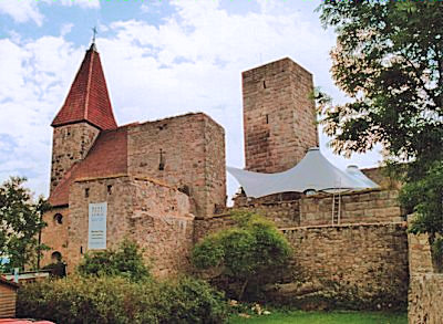 Tor, Kapelle, Bergfried