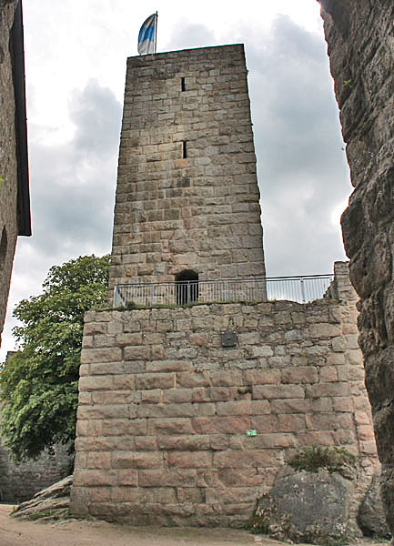 Bergfried und Schildmauer