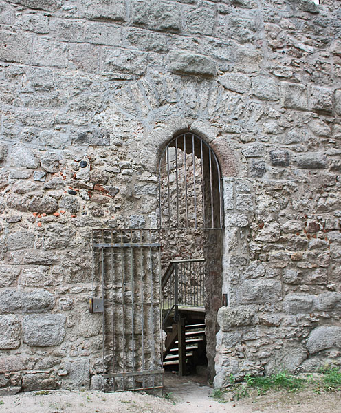 Eingang zum Palas>


</div>
<br><br>



</TD>
<TD class=