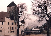 Burg und Main-Donaukanal