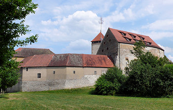 Burg Dagestein vom ehemaligen Schlossweiher aus (zum Vergrößern anklicken!)