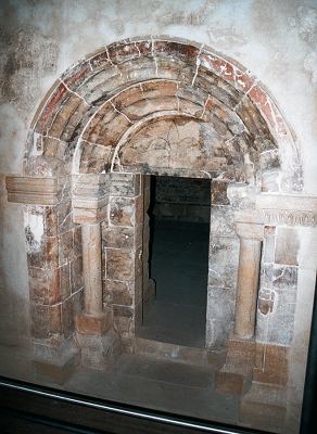 romanisches Portal zum Kapellengeschoss des Bergfrieds