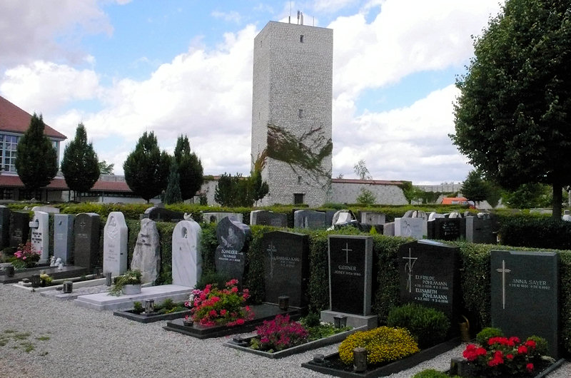 Friedhof und Bergfried